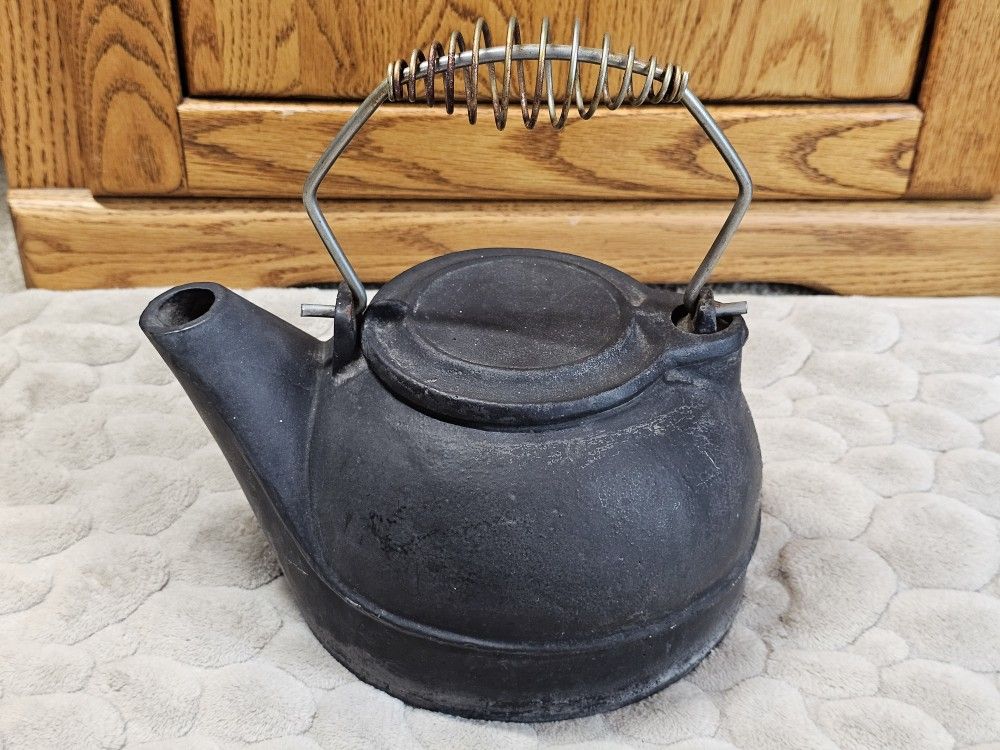 VTG CAST IRON TEA POT KETTLE HUMIDIFIER w/SWIVEL LID