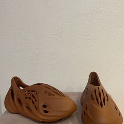 2023 Yeezy Foam Runner 'Clay Red' MENS SIZE 10 NIKE ADIDAS