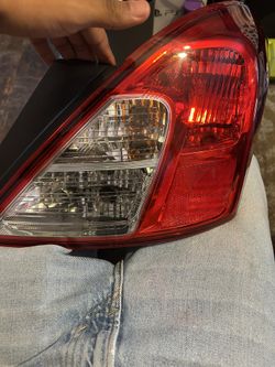 nissan versa tail light