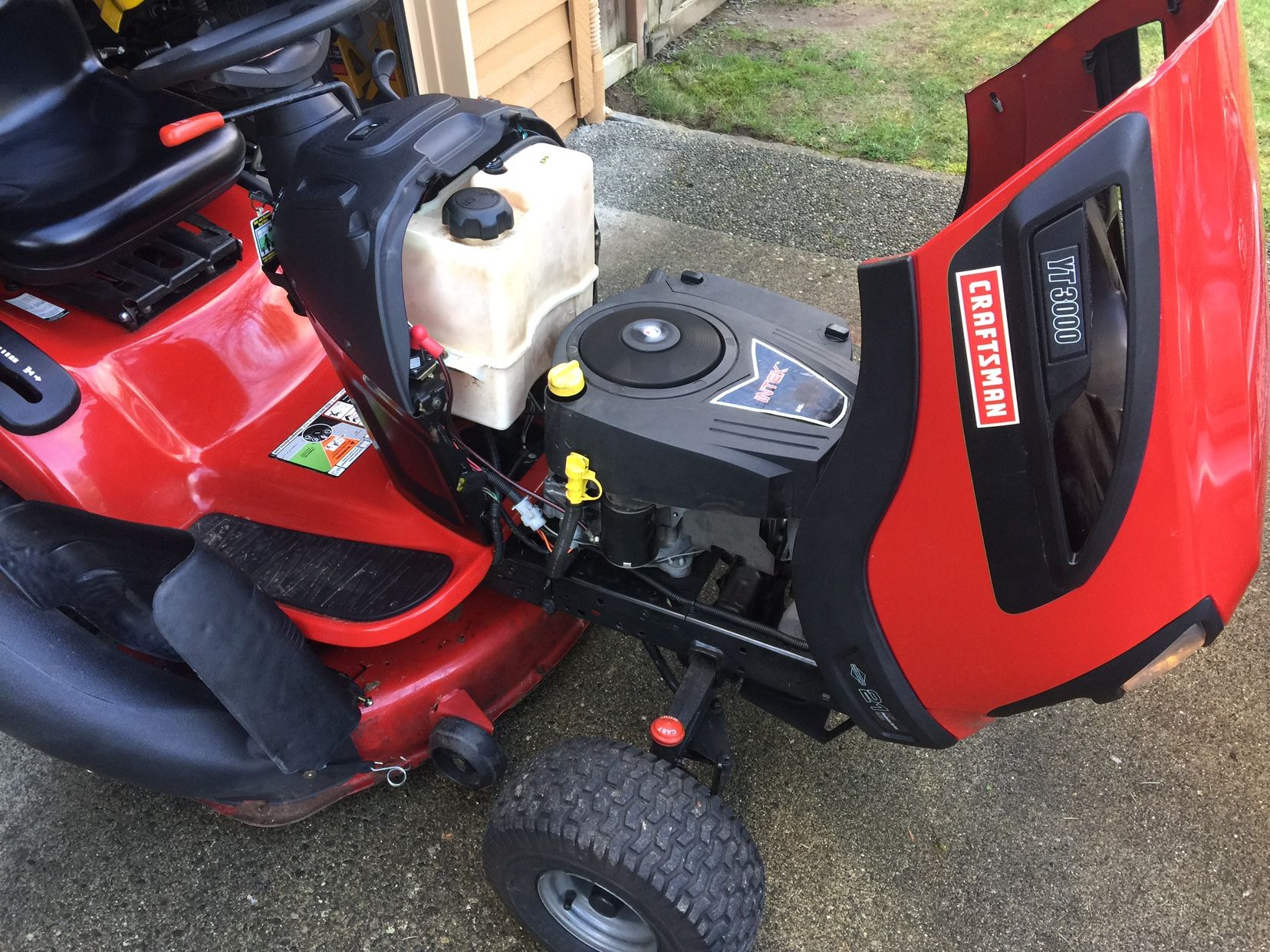 Craftsman Riding Lawn Mower YT3000 42” 21HP for Sale in Renton, WA