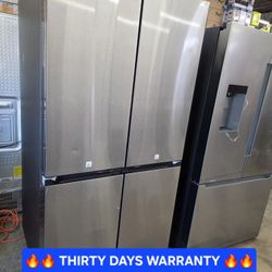 Samsung
Bespoke 29 cu. ft. Standard Depth 4-Door Flex French Door Refrigerator in Stainless Steel with Beverage Center