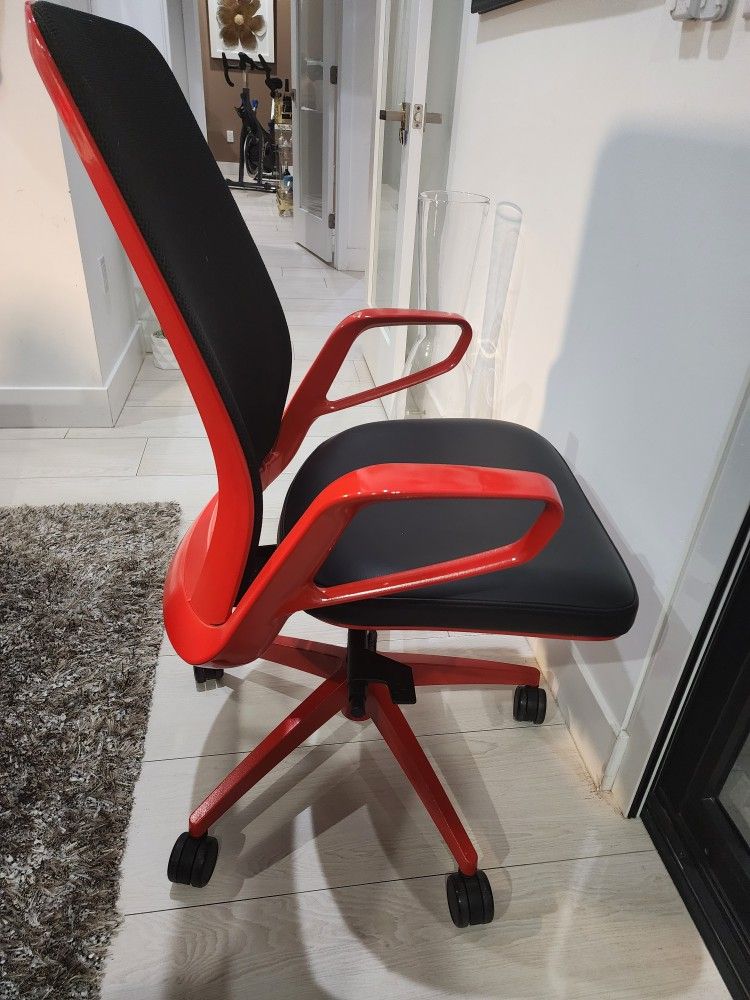 FORMULA 1 FERRARI RED LEATHER MESH EXECUTIVE TASK CHAIR, VERY RARE. SPECIAL ORDER ,HAVE ONLY 2 , $495 EA.