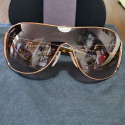 Louis Vuitton Sunglasses for Sale in Portland, OR - OfferUp