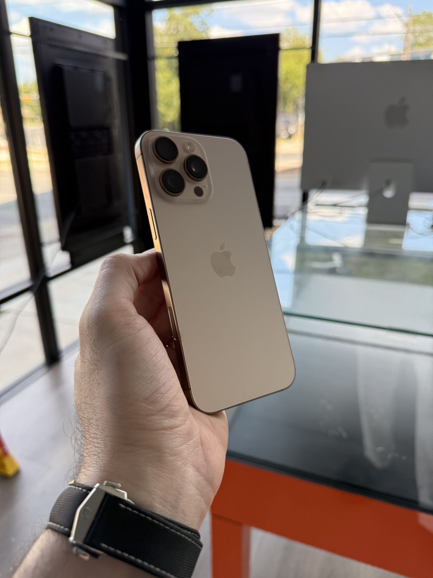 Apple iPhone 16 Pro Max 256GB Unlocked to any carrier! 90 day warranty! We offer financing!