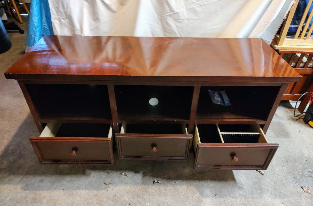 ENTERTAINMENT. CONSOLE