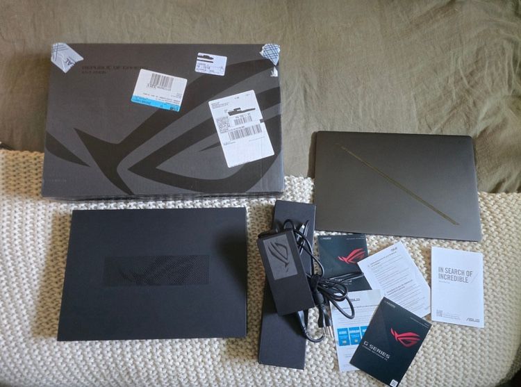 Brand New ASUS-ROG ZEPHYRUS G16 Oled 240Hz Rtx 4070(1TB) SSD
