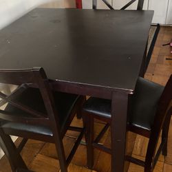 Breakfast Table With 4 Leather Chairs