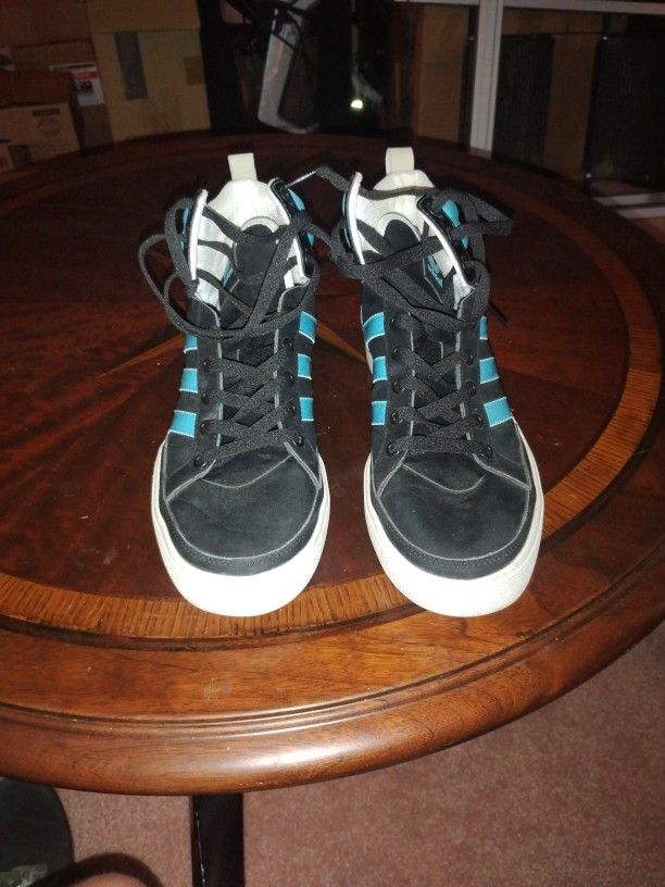 Adidas Tennis Shoe