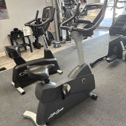Life Fitness C3 Upright bike with Go Console