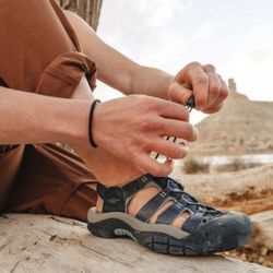 KEEN Womens Navy Blue Dream Black Newport H2 Waterproof Outdoor Hiking Sandals