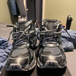 grey balenciaga runners 