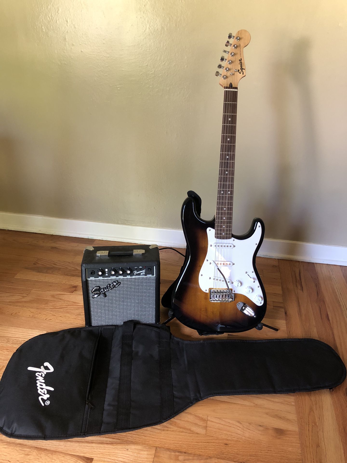 Fender Squier Stratocaster With Practice Amp