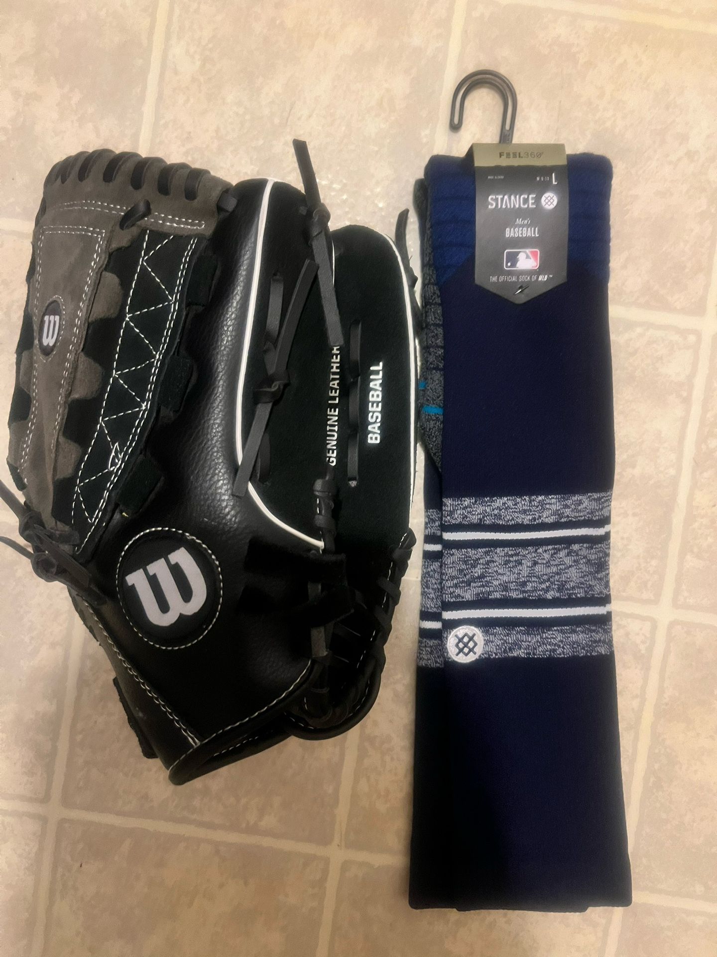 Wilson R350 Genuine Leather Baseball Glove New + Stance Feel 360 Pro Stripe Baseball Socks New!