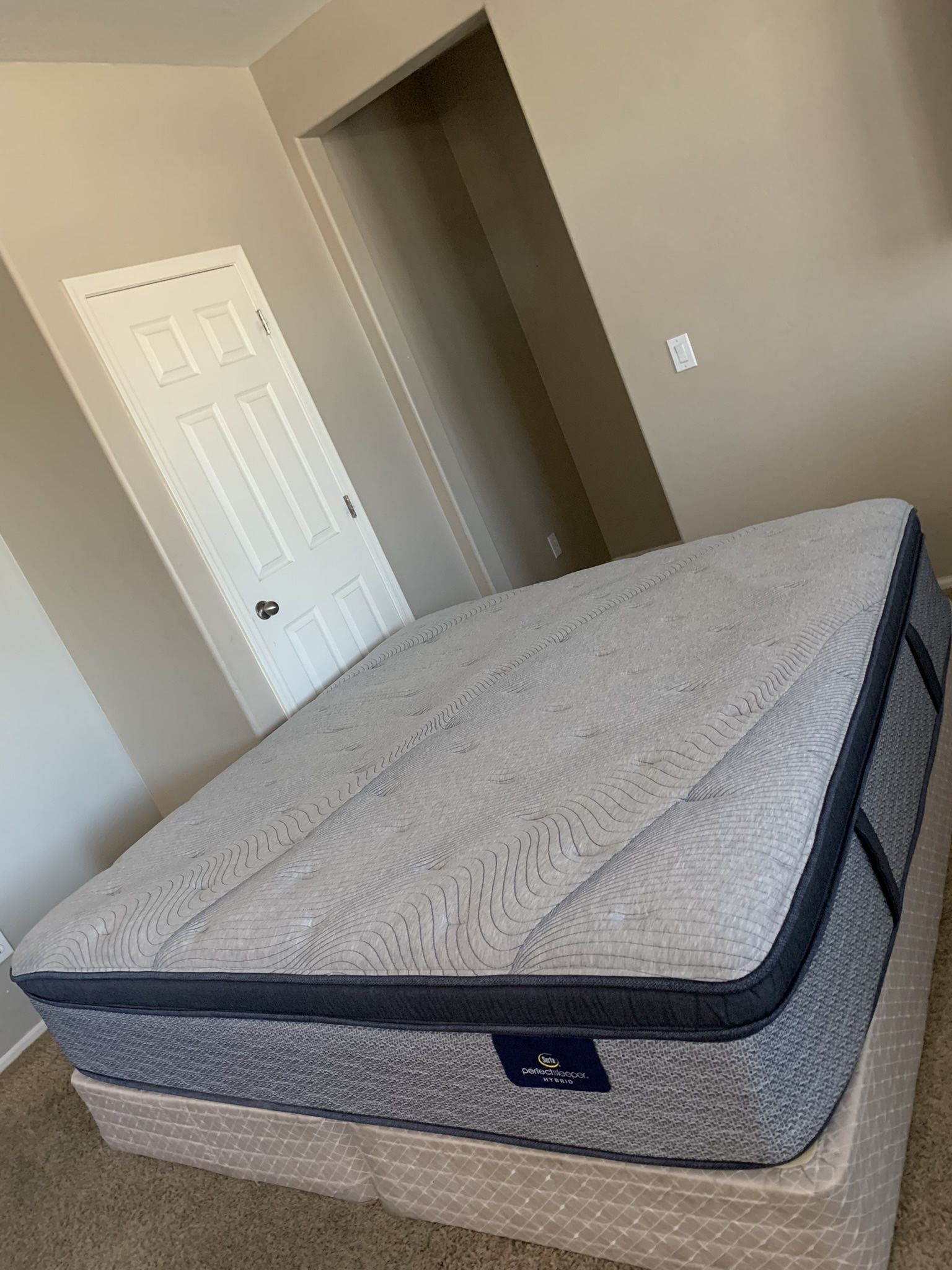 KING SERTA EUROTOP MATTRESS AND FREE BOX SPRINGS