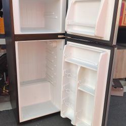 Min Fridge And Freezer