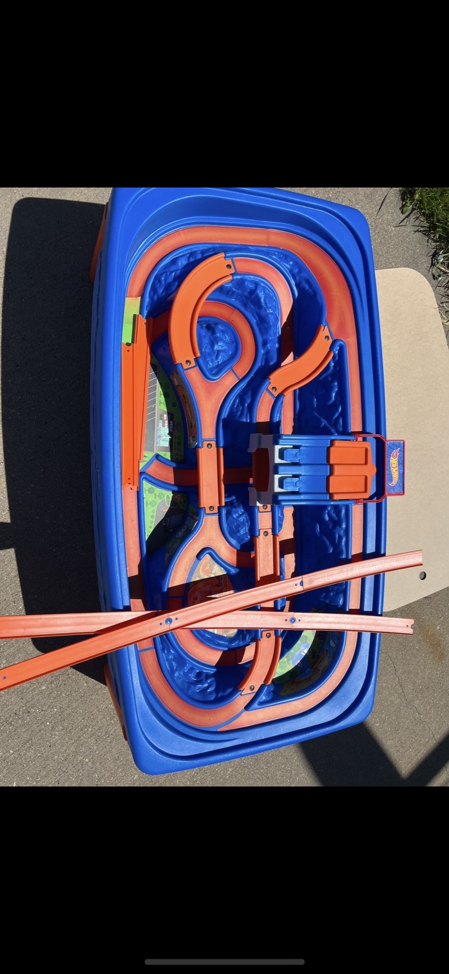 Step 2 Hot Wheels Race Track And Activity Center