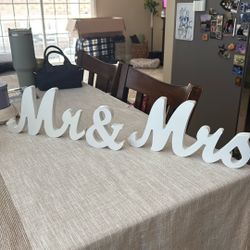 Mr. & Mrs. Sign