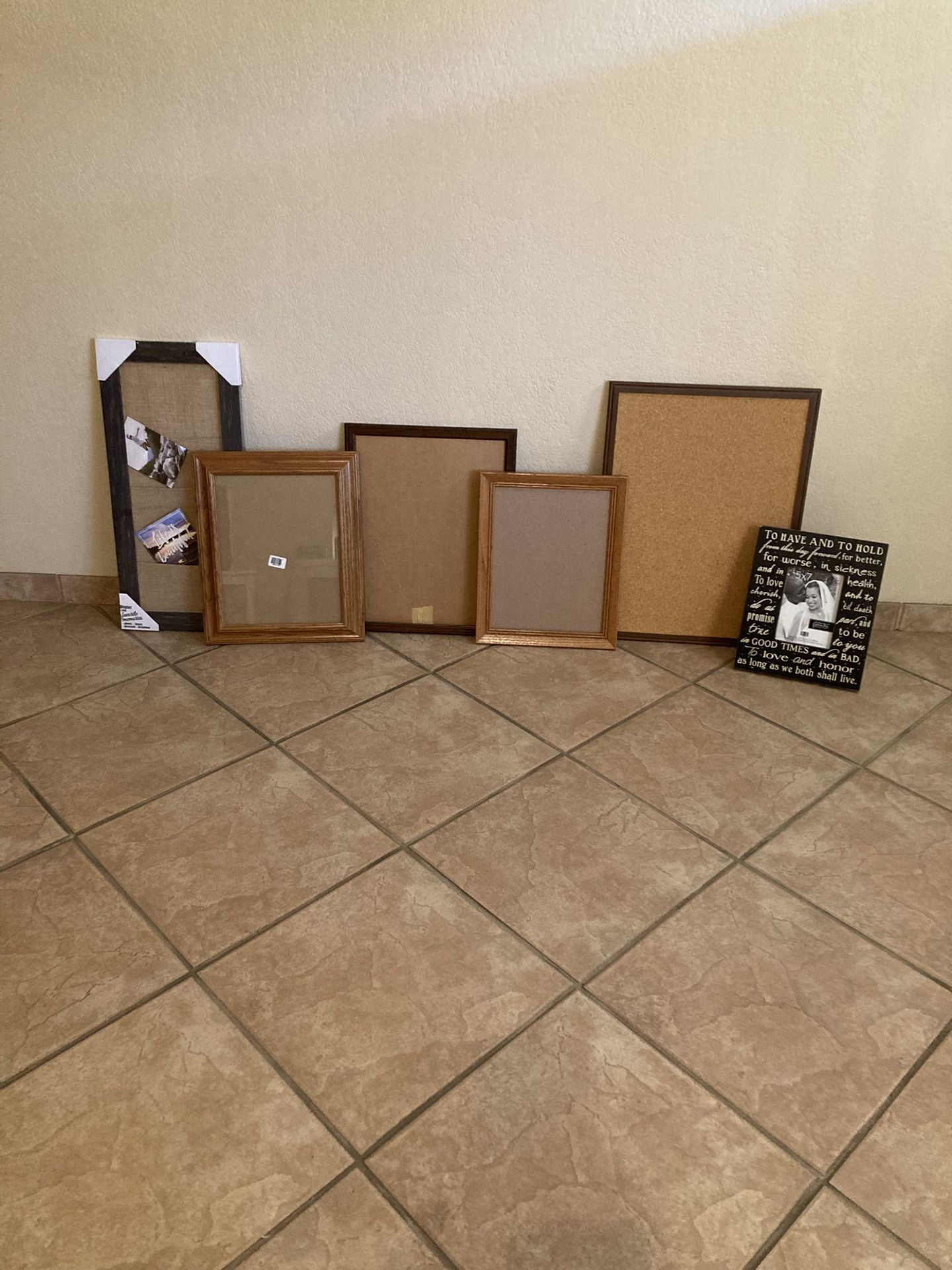 Picture Frames / Bulletin Boards $5