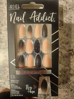 Press on nails