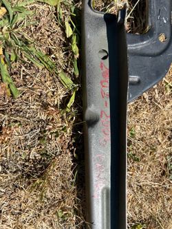Front hood lock bar