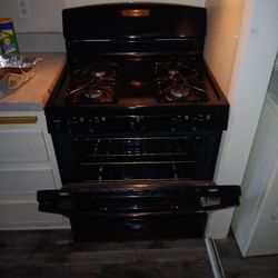 Gently Used Gas Range W Electric Ignition