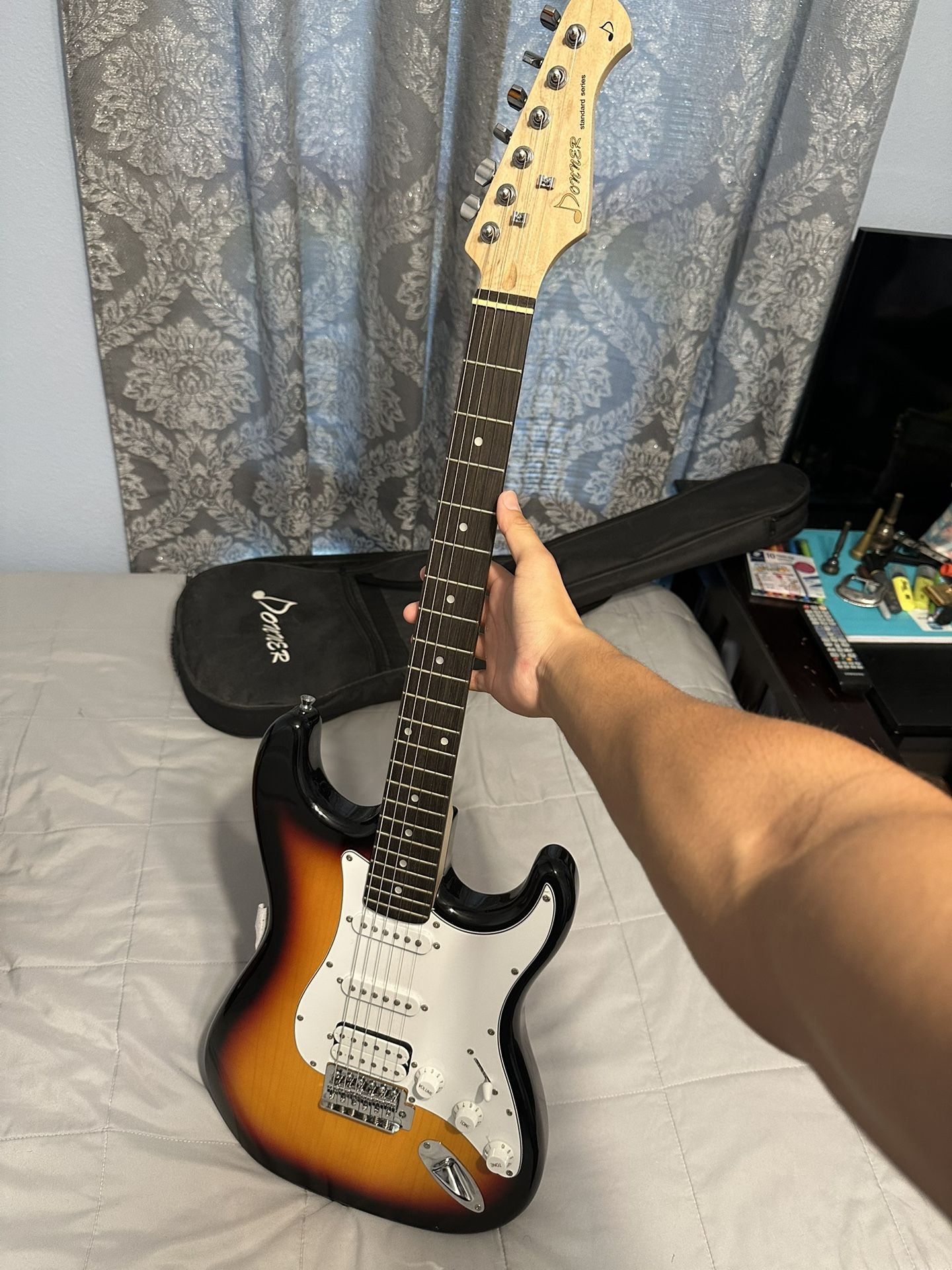 Donner Strat-style electric guitar bundle