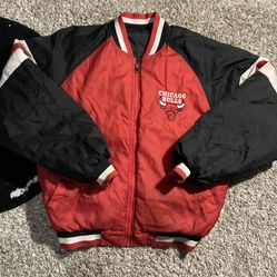 Vintage Chicago Bulls Chalk Line Red Puffer Jacket – Size M