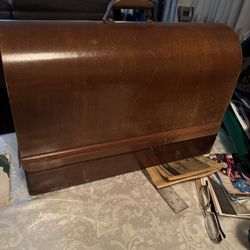 Vintage Singer Sewing Machine 