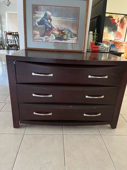 Beautiful solid wood dresser 45 wide x32 high x23 deep
