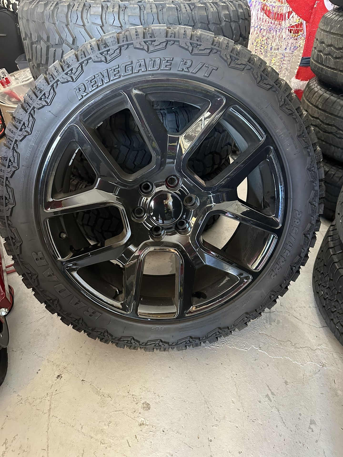 wheels for chevy or dodge trucks