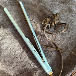 Flat iron titanium hair straightener 