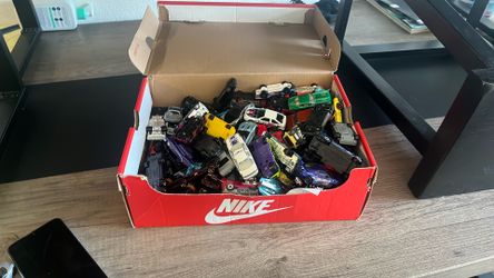 Hotwheels lot(includes two Bugatti’s