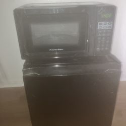 PROCTOR SILEX MICROWAVE & MINI FRIDGE