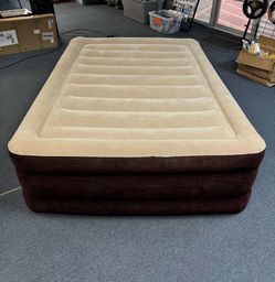 Bestway® Maroon Tritech Air Mattress Queen 20" with Built-in
AC Pump - Used !! Good Condition.