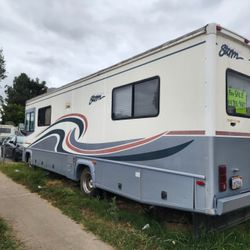 RV TRAILER