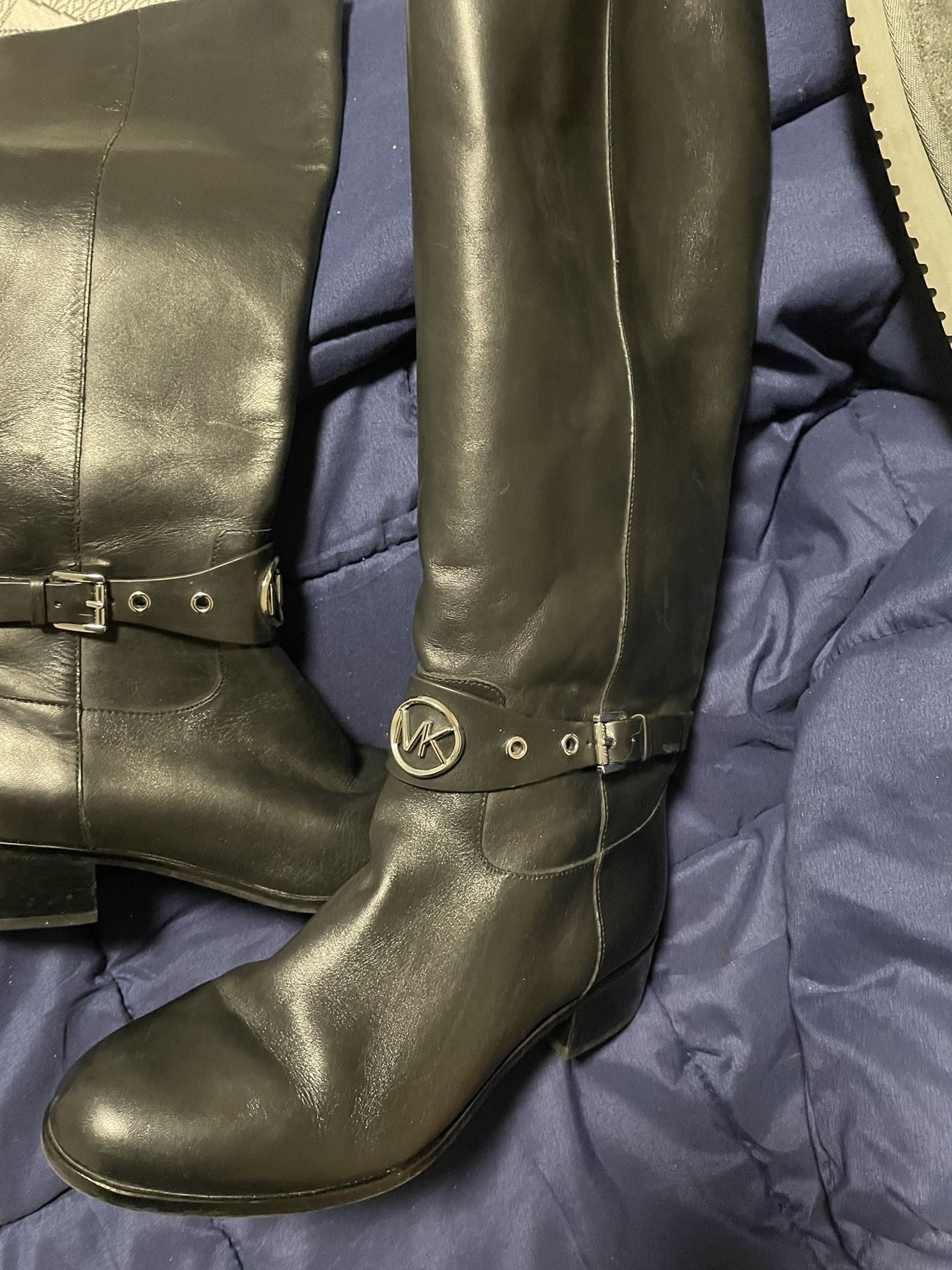 Michael Kors, leather high size 8 1/2 authentic good condition