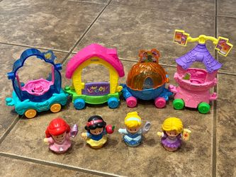 4 Little People Disney Princess parade floats