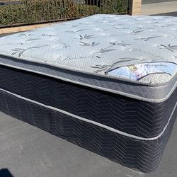 Queen Orthopedic Bamboo Pillow Top!•~•~•