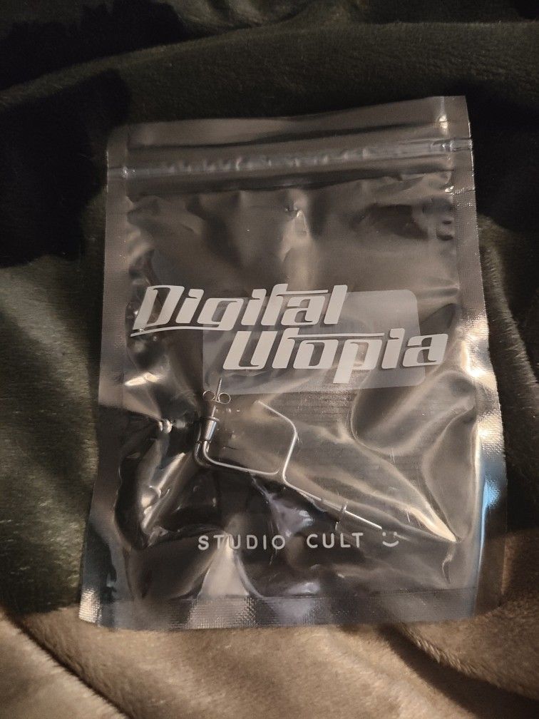 DISCONTINUED Studiocult Unplugged earring