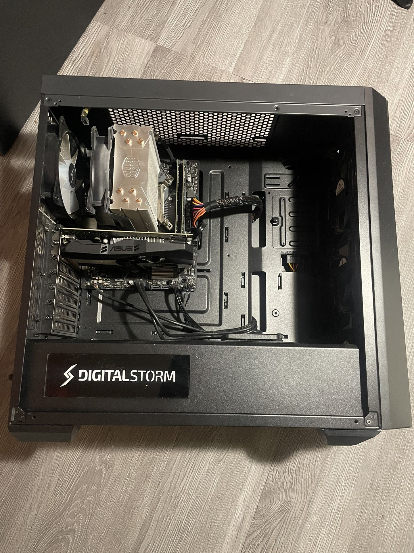 Gaming Setup - Gaming Pc/Curved 165fps Monitor/Keyboard & Mouse/1 Controller/Headset