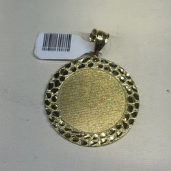 Round Gold Pendant 