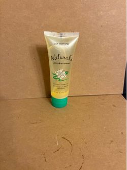 Naturals gardenia hand sanitizer