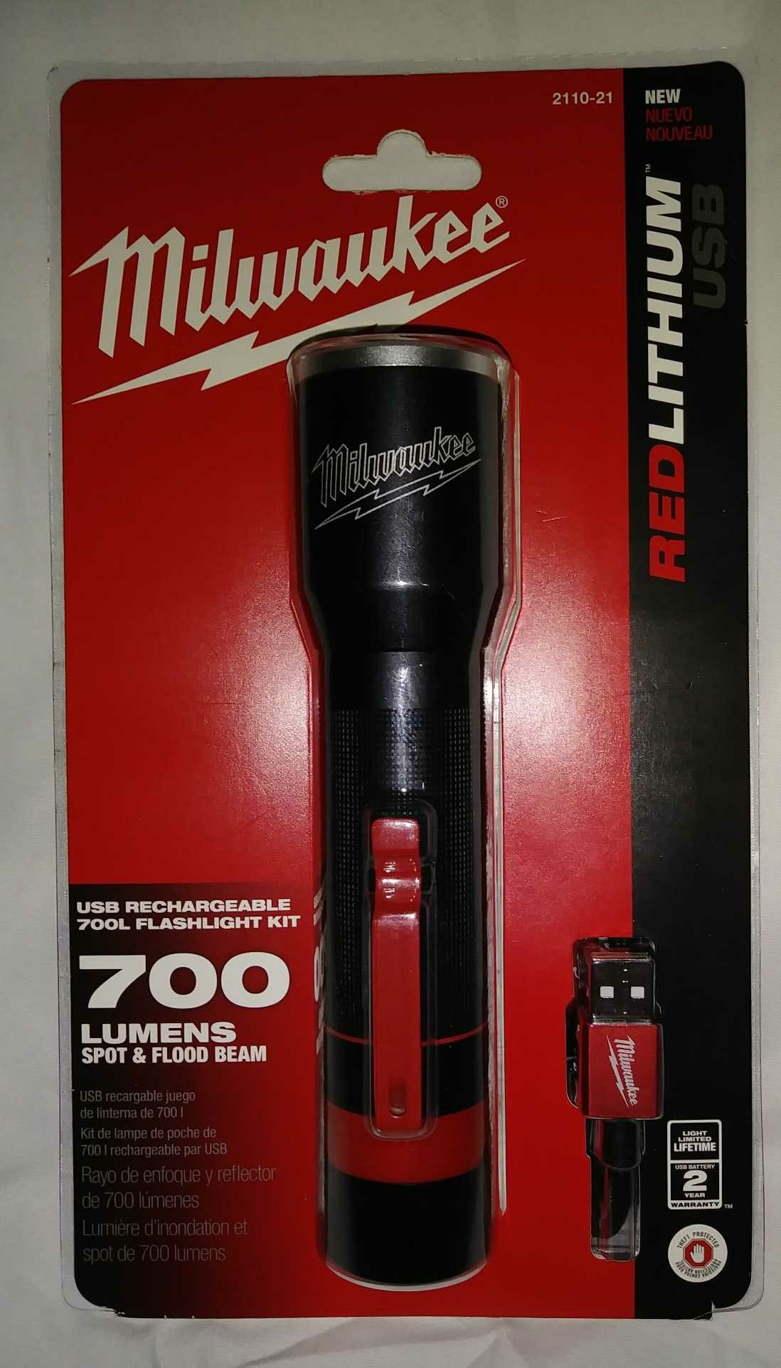 2110-21 / Lampe de poche rechargeable USB 700L Milwaukee