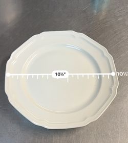 Mikasa White Plate – 10½“