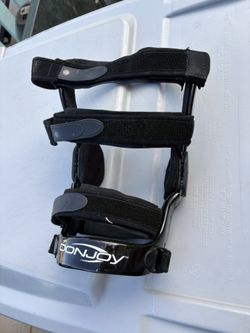 Donjoy Knee Brace Support  ( Hesperia Ca )