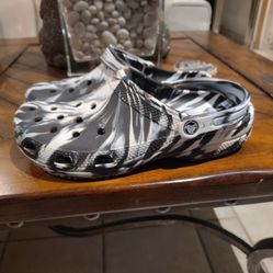 Crocs size 9 men/11 women