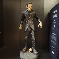Trick Or Treat Studios Universal Monsters Frankenstein Statue 15"
 