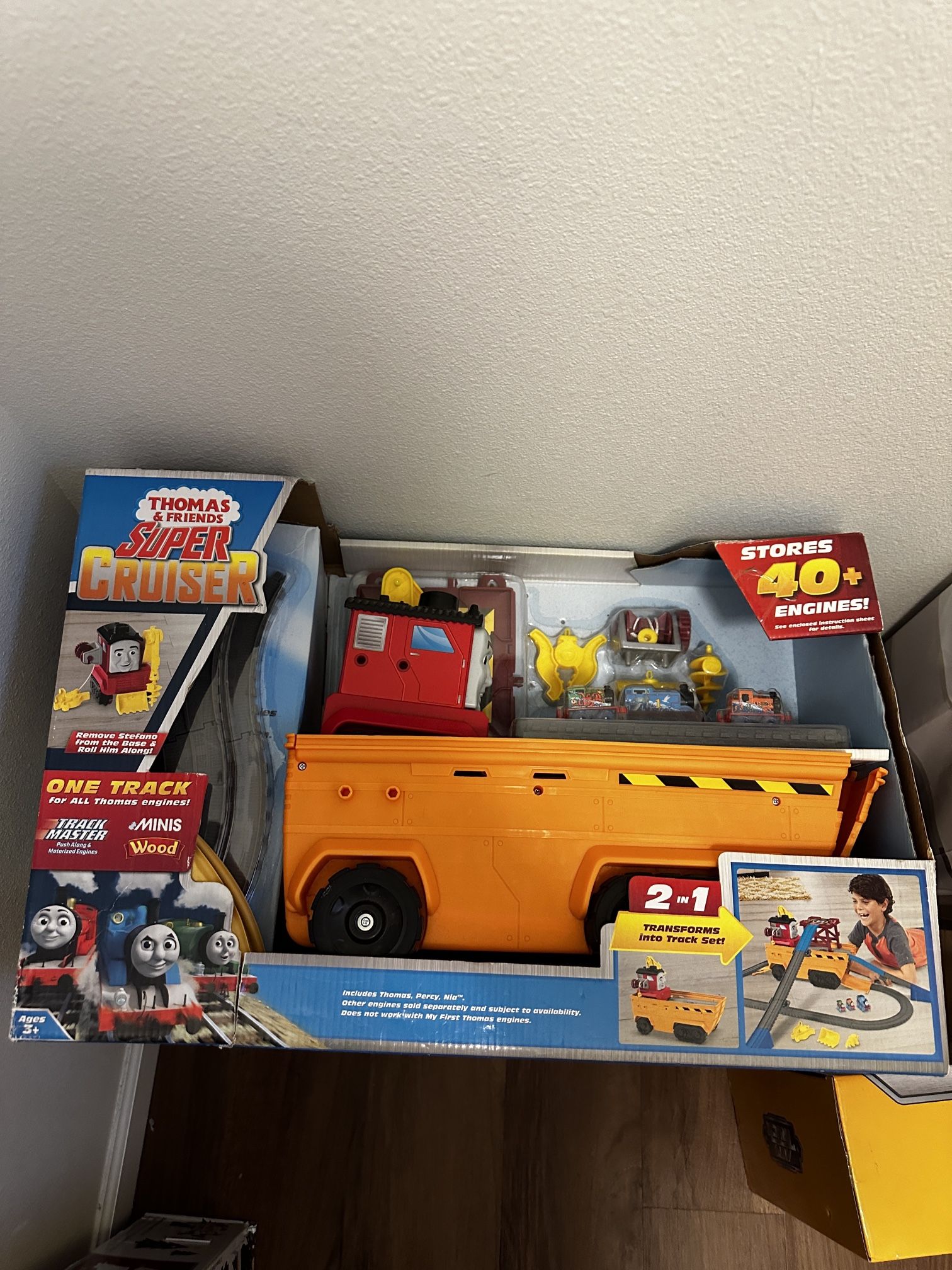 THOMAS & FRIENDS TRAIN SET