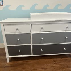 Kids/Nursery Dresser With Removable Changing Top