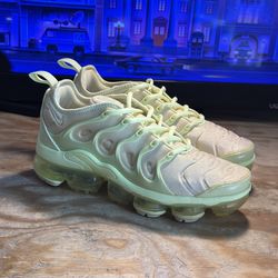 WMNS Nike VaporMax Plus ‘Barely Volt’